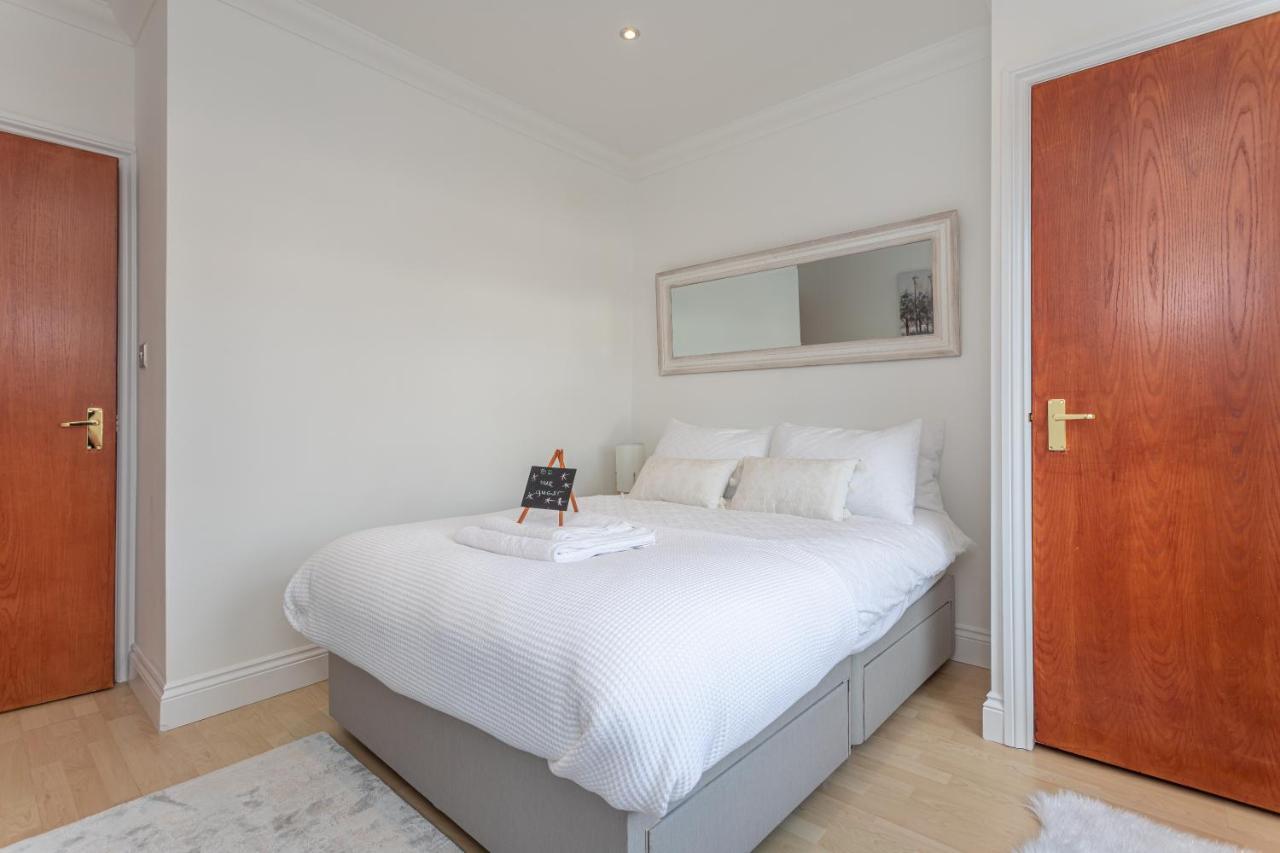 Luxury Granada Apartments - 1 & 2 Bed Flats W Free Parking Perfect For Contractors, Students Near The Beach Portsmouth Bagian luar foto