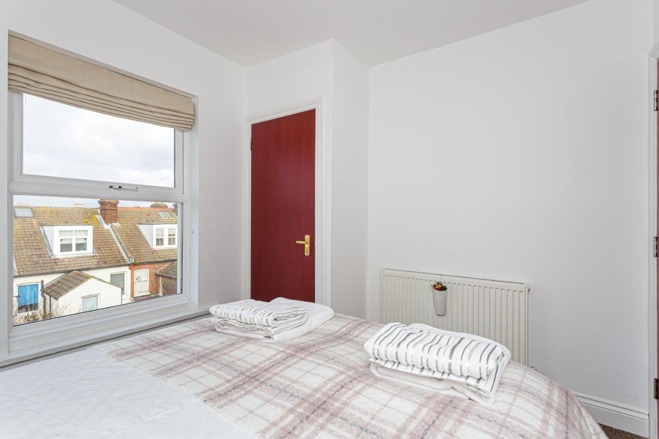 Luxury Granada Apartments - 1 & 2 Bed Flats W Free Parking Perfect For Contractors, Students Near The Beach Portsmouth Bagian luar foto