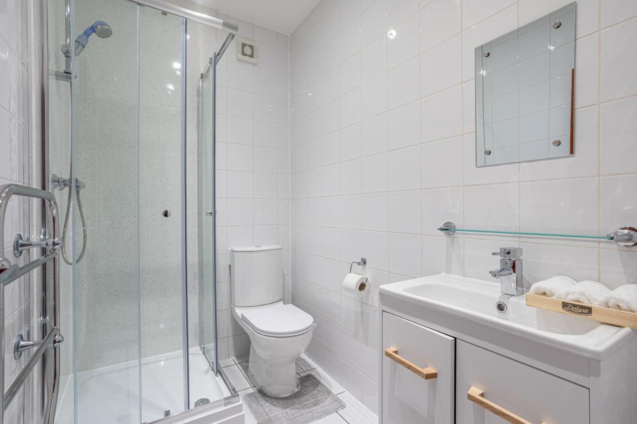 Luxury Granada Apartments - 1 & 2 Bed Flats W Free Parking Perfect For Contractors, Students Near The Beach Portsmouth Bagian luar foto