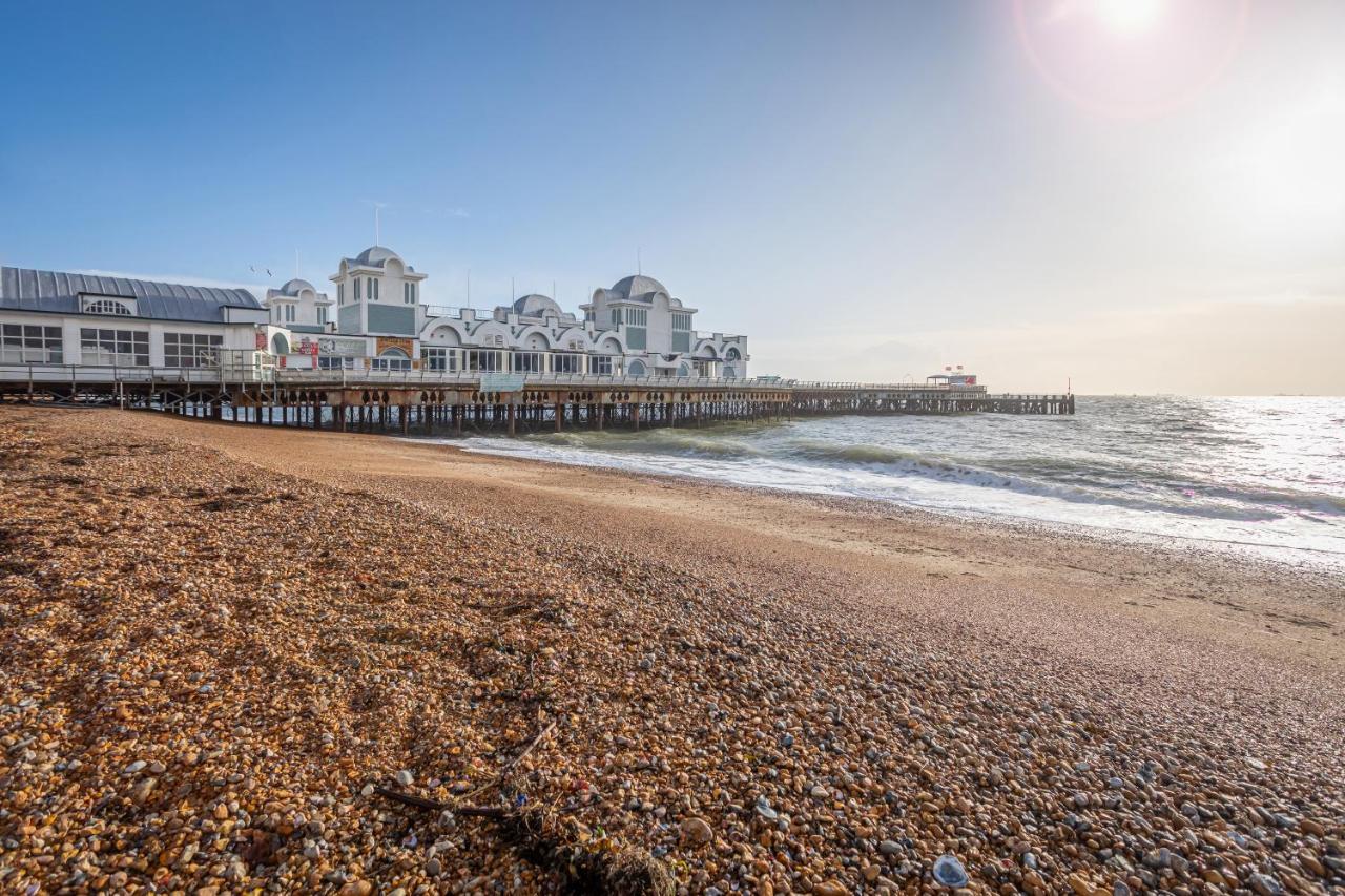 Luxury Granada Apartments - 1 & 2 Bed Flats W Free Parking Perfect For Contractors, Students Near The Beach Portsmouth Bagian luar foto
